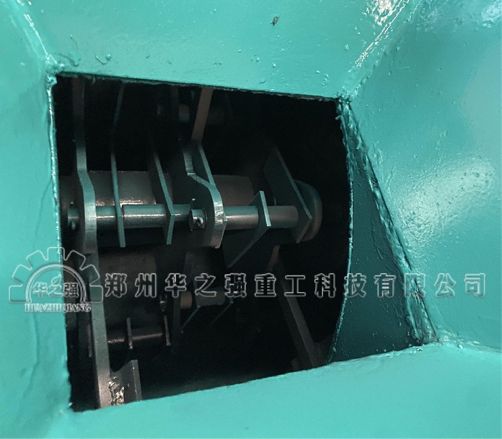 工廠實拍臥式半濕物料粉碎機產(chǎn)品細節(jié)